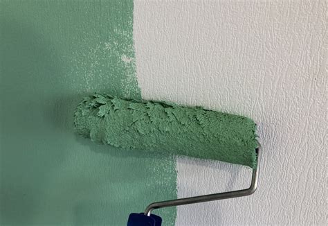 how long to wait before painting second coat: The impact of temperature on drying times